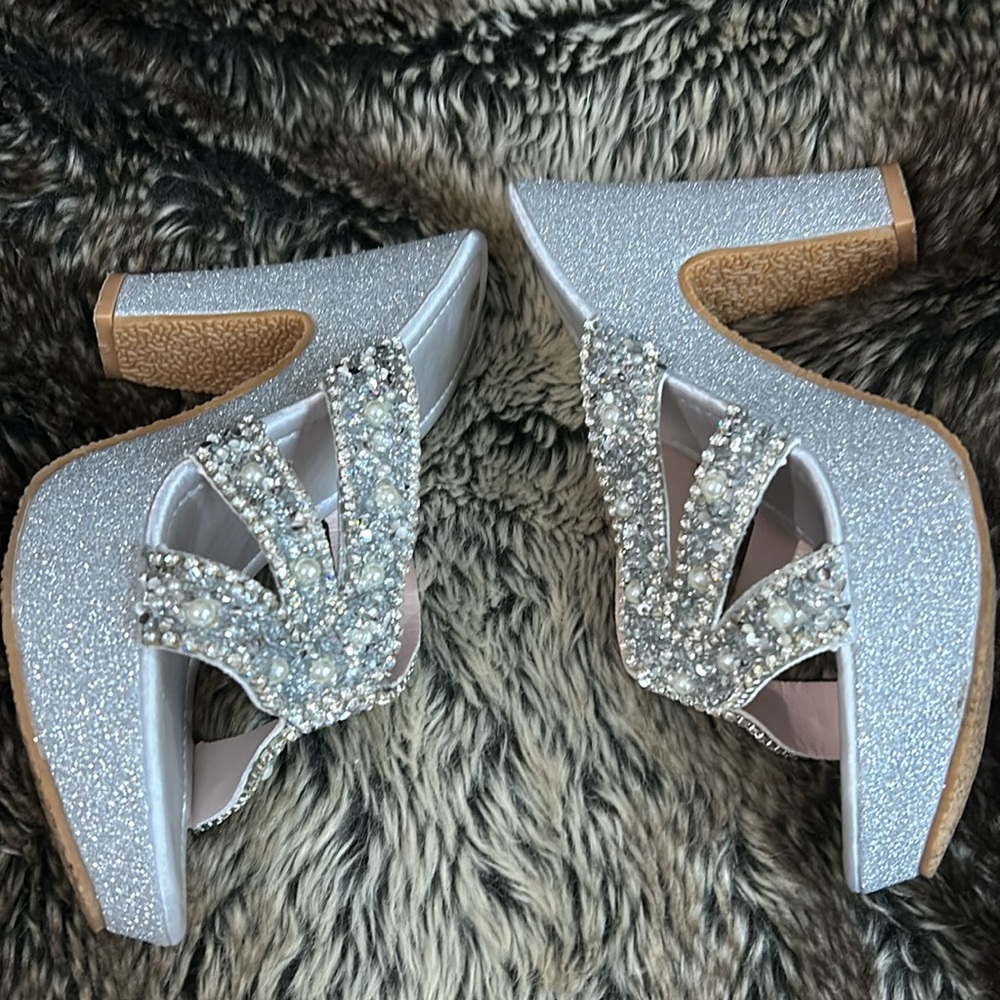 ⚠️DELETING SOON⚠️ Shein Glamorous Silver Embellished High Heels - Picture 6 of 9